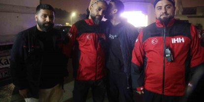 Evladını bulan arama kurtarma görevlisinin alnından öpen baba: "Oğluma bunu yapan caninin en ağır cezayı almasını istiyorum"