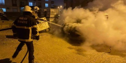 Kırıkhan’da hafif ticari araç yandı