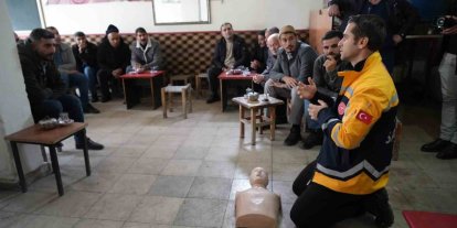 Sağlık ekipleri dağ köylerini tek tek gezerek ilk yardım eğitimi veriyor