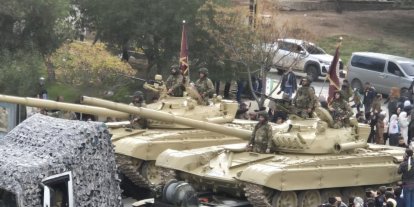 Suriye’de Esad’ın devrilmesinin yıl dönümünde yeni ordudan askeri geçit töreni