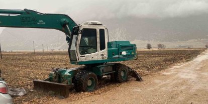 DSİ’ye ait kepçe ile define arandığı iddiasını bölgede bulunan sigara izmaritinin DNA örnekleri aydınlatacak