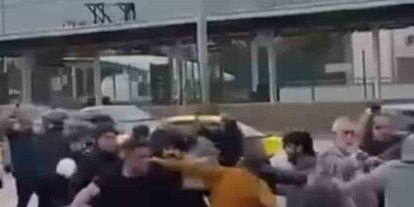 Bursa’da savaşı andıran kavga kamerada: Kimi kaskını miğfer yaptı, kimi sopayı kılıç gibi kullandı