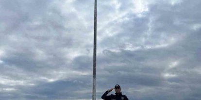 Giresun Valiliği müdahale etti; Yıpranan Türk bayrağı yenilendi