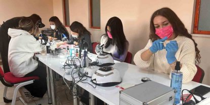 Eskişehir’de Türkiye’nin kamuya ait ilk protez tırnak atölyesi açıldı