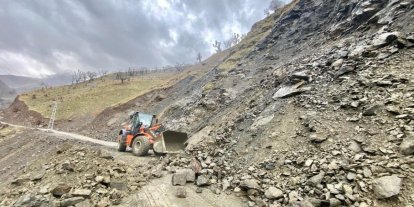 Batman’da şiddetli yağışlarla birlikte bazı köy ve mezra yolları ulaşıma kapandı