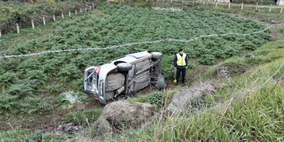 Bafra’da otomobil tarlaya uçtu