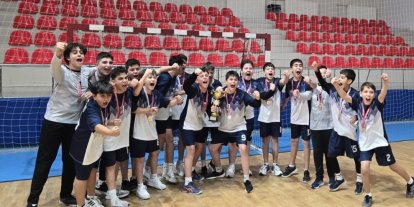 Talas 75. Yıl Mühibe Germirli Ortaokulu’ndan çifte şampiyonluk