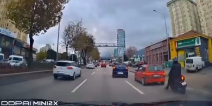 Motorcunun ölümden döndüğü anlar kamerada