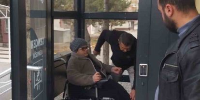 Okuldaki asansör engelini vali kaldırdı