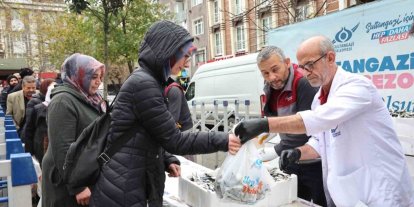 Sultangazi Belediyesi’nden ücretsiz balık dağıtımı
