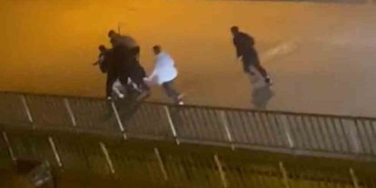 Karabük’te bir genç, 4 kişi tarafından acımasızca böyle darbedildi