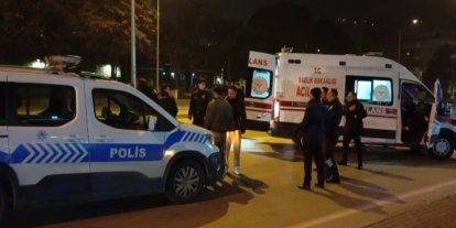 Yolun karşısına geçmeye çalışan yayaya otomobil çarptı