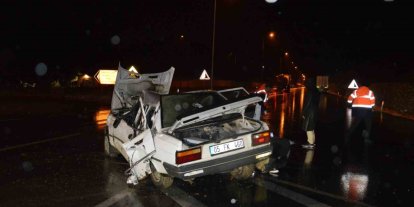 Otomobil tıra çarptı: 4 yaralı