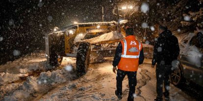 Mersin Büyükşehir Belediyesi, kar yağışına karşı 13 ilçede 7/24 teyakkuzda
