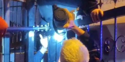 Bacağına demir korkuluk saplanan çocuk hastaneye kaldırıldı