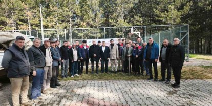 Kuyucak’ta 1200 adet kestane fidanı dağıtıldı