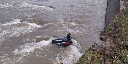 Giresun’da araç dereye uçtu: 2 ölü