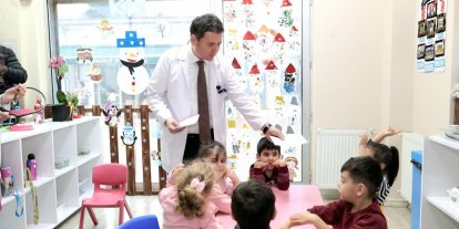 Başkan Erkan Aydın mesleğini çocuklara tanıttı