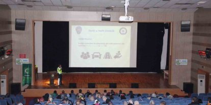 Gerede’de polis ekipleri vatandaşları ve öğrencileri bilgilendirdi