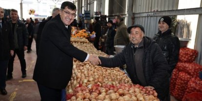 Başkan Eyüp Kahveci, Fatih Mahallesi Semt Pazarı’nda esnaf ve vatandaşlarla buluştu