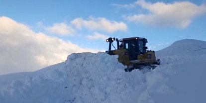 Şırnak’ta kar esareti devam ediyor, ekipler eksi 20 derecede çalışıyor