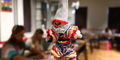 Atık kumaşlar kadınların emeğiyle yılbaşı maskotlarına dönüştü