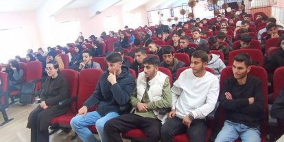 Hamur’da gençlere "Hayatın ritmi namaz" sunumu