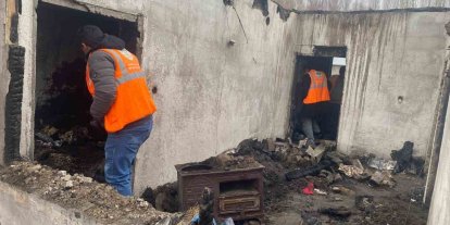 Patnos’ta evi yanan aileye dernekten yardım eli