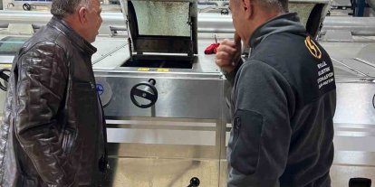 Başkan Özel, zeytin sezonunda üreticilerle yağ sıkım tesisinde buluştu