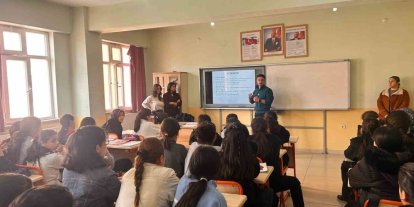 Malazgirt’te 8. sınıf öğrencilerine skolyoz taraması yapıldı