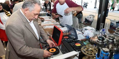 Antikacılar kendi yerinde kendi gününde