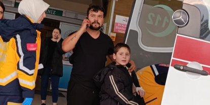 Bursa’da nacakla oynayan çocuğun parmağı kopma noktasına geldi