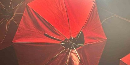 Elektrik kaçağı şemsiyeyi yaktı