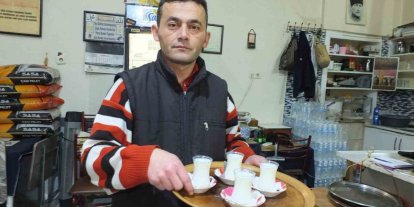 Burhaniye’de kahvehanelerde çay yerine süt içiliyor