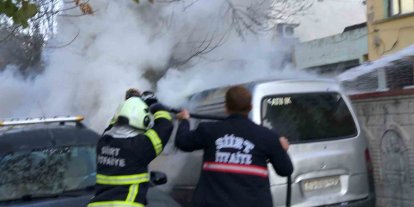 Siirt’te park halindeki kamyonet yandı
