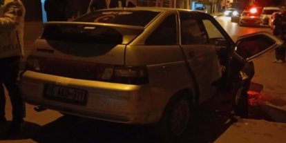 Gece saatlerinde sıkışmalı kaza: 2 yaralı