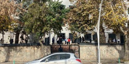 Lisede 3. kattan düşen öğrenci ağır yaralı