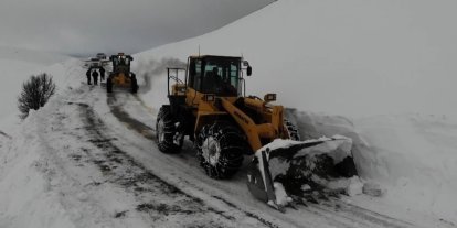 Erzincan’da kardan ulaşıma kapanan 12 köy yolu açıldı