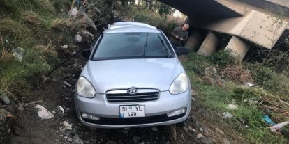 Köprüden uçan otomobilin sürücüsü yaralandı