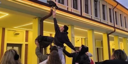 Gençlerin ’başarısız’ kedi kurtarma operasyonu kamerada