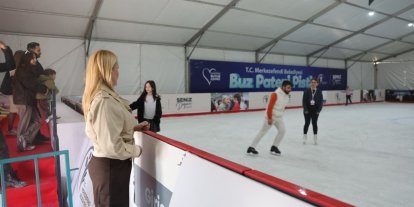 Merkezefendi’de buz pateni pisti açıldı