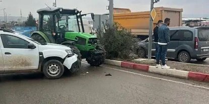 Siirt’te traktörle otomobil çarpıştı