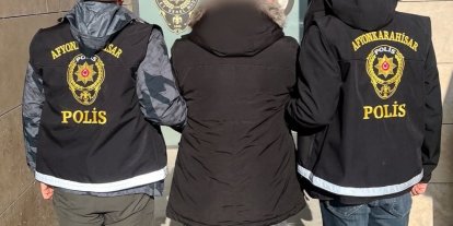 Polis 3 farklı suçtan hapis cezası ile aranan şahsı yakaladı