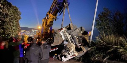 Bursa’da vinçten düşen iş makinesi paniğe neden oldu