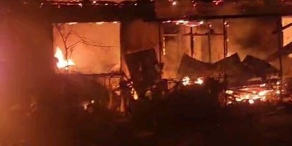 Edirne’de ahırda çıkan yangın 3 eve sıçradı