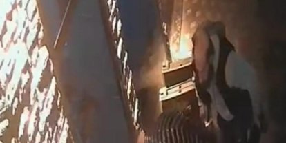 Kayseri’de esnaf boğazına şeker kaçan çocuğu heimlich manevrasıyla kurtardı... O anlar kamerada