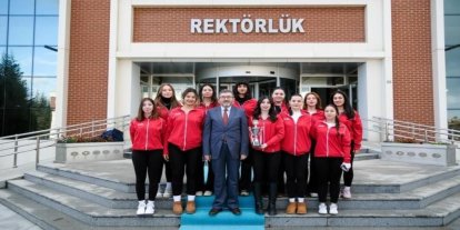 Rektör Kaplancıklı, başarılı sporcularla bir araya geldi