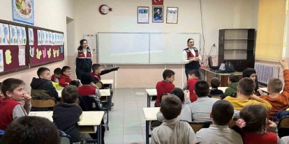 Çanakkale’de jandarma ekipleri KADES ve güvenlik hakkında bilgilendirdi