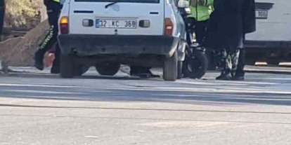 Şarkikaraağaç’ta elektrikli bisikletle otomobil çarpıştı, 2 kişi yaralandı