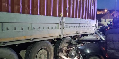 Bozüyük’te otomobil, park halindeki tıra arkadan çarptı: 1 ölü, 1 yaralı